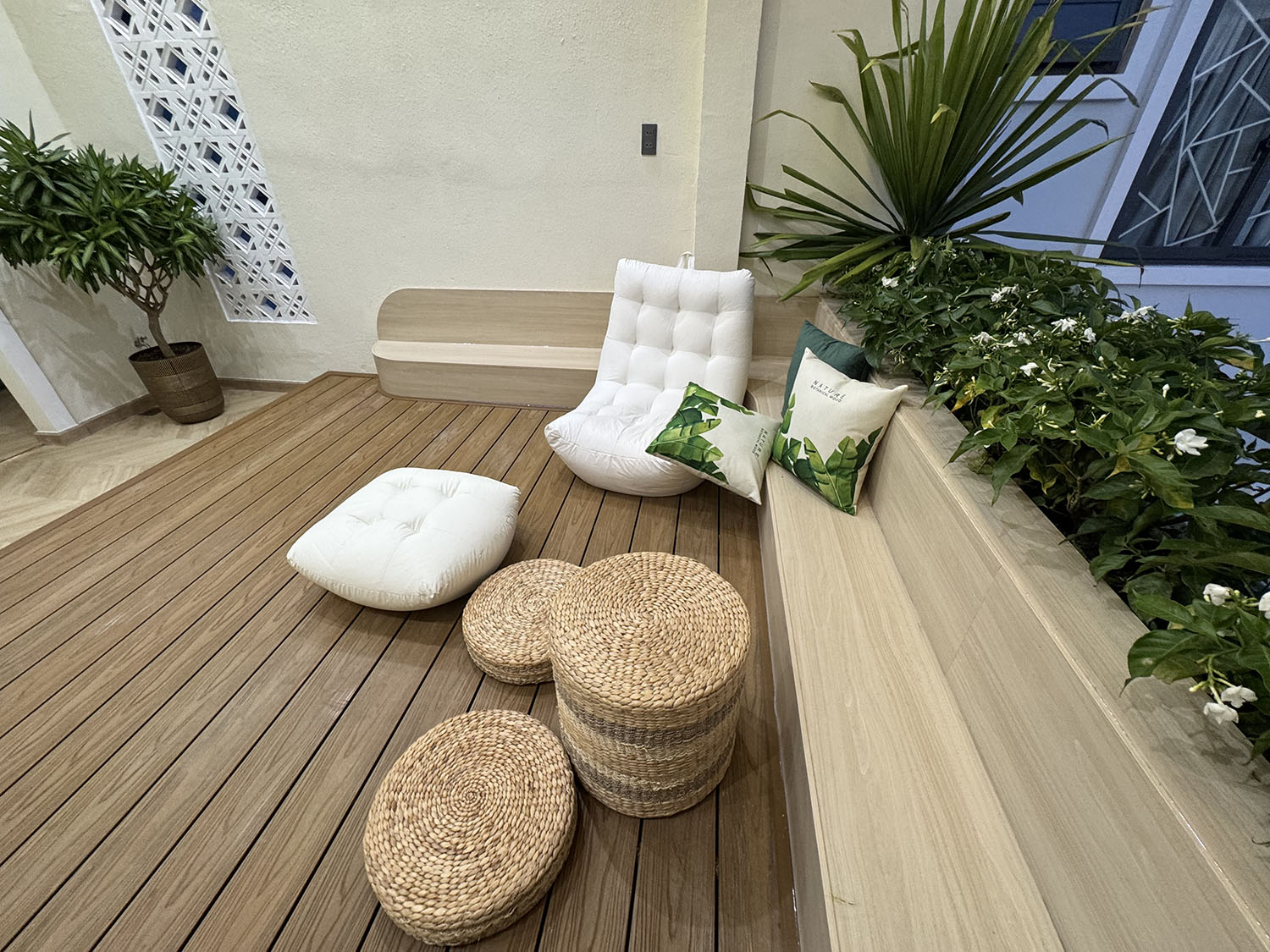 Tuyệt phẩm nhà phố 2 lầu (3,9m nở hậu 5,5m x 11m) full nội thất cao cấp khu VIP Thích Quảng Đức